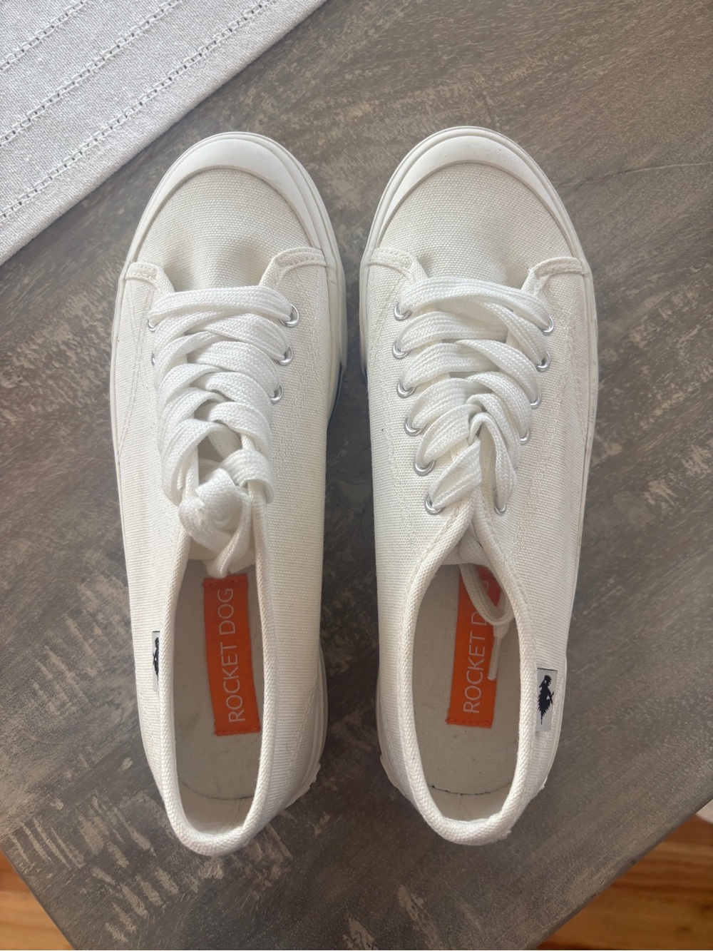 Rocket Dog Off-White Canvas Low-Top Lace-Up Sneakers